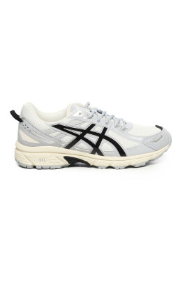 sneakers-med-kontrastlogo-och-gel-teknik