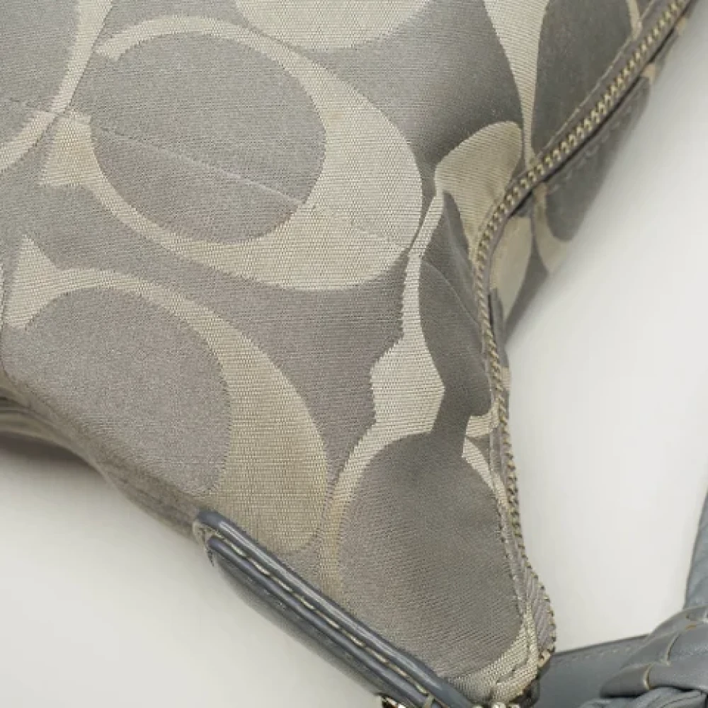 Coach Pre-owned Fabric handbags Gray Dames