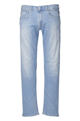 stylish-model-slim-fit-jeans