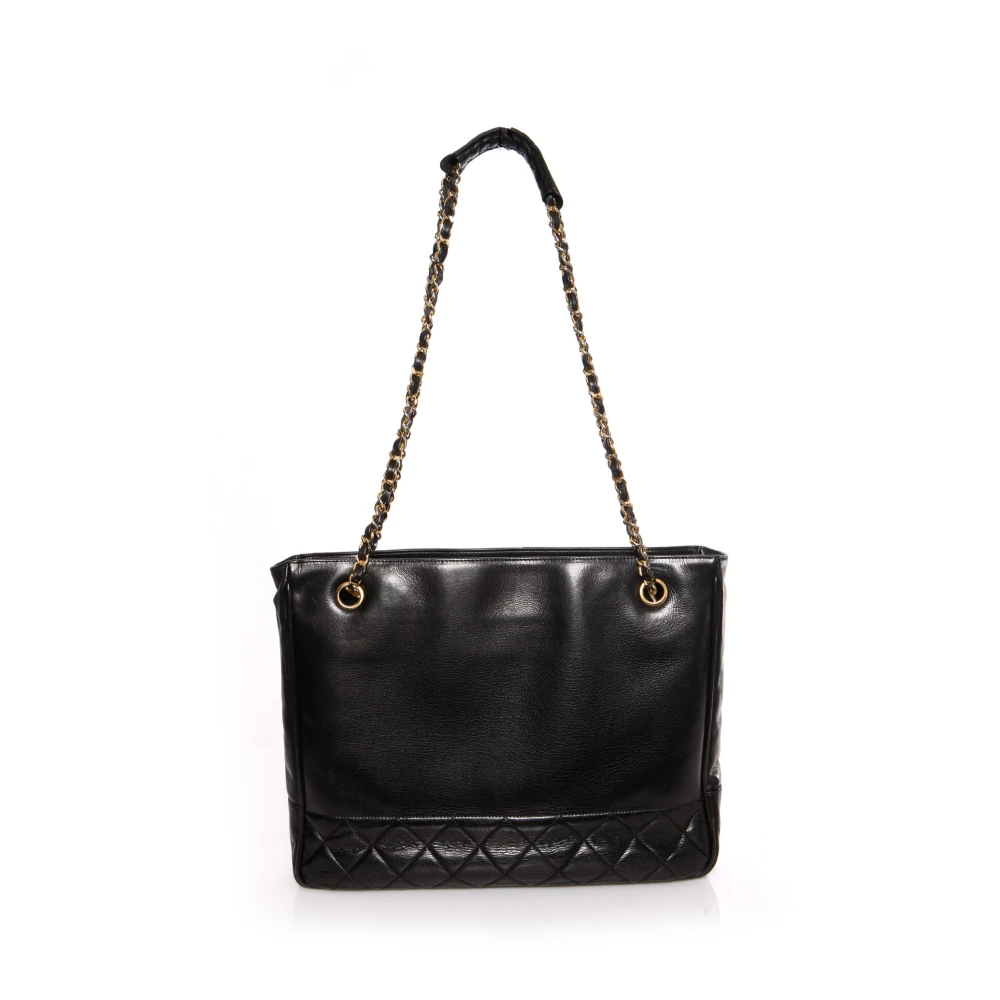Chanel Vintage Pre-owned quilted calf leather shopper shoulderbag with hardware. Black Dames
