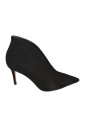 black-heeled-shoes