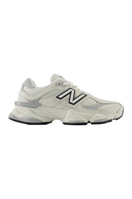 white-sneakers-for-women