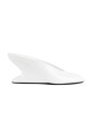 mules-blanches-sculpturales-a-talon-compense