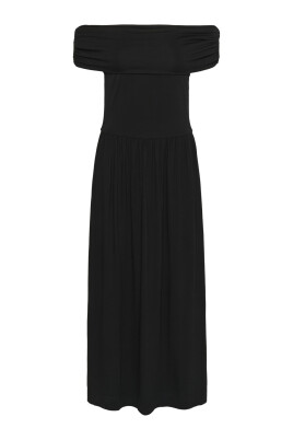 elegant-off-shoulder-svart-klanning-med-volang