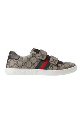 beige-velcro-sneakers-for-barn