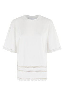 t-shirt-blanc-avec-dentelle