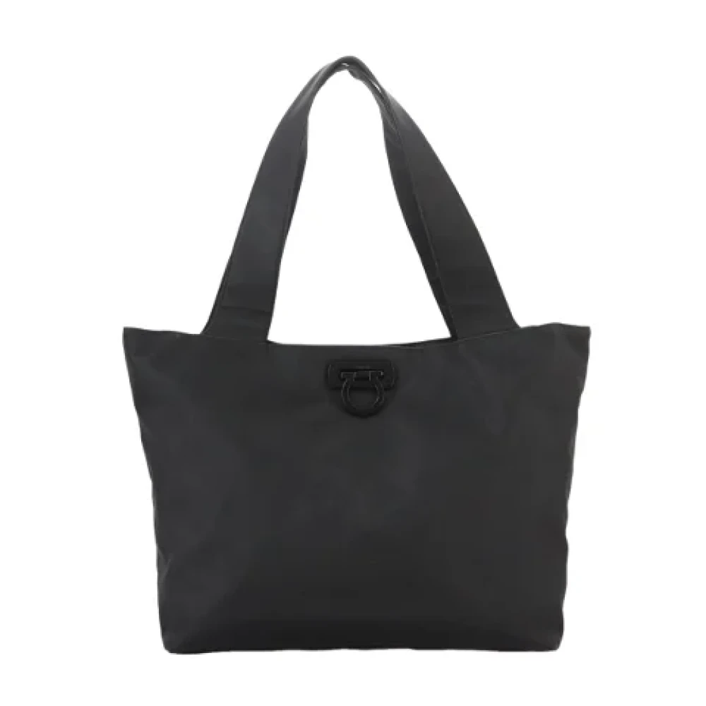 Salvatore Ferragamo Pre-owned Nylon shoulder-bags Black Dames