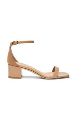 sandale-moderne-a-bout-carre