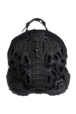matt-svart-canvas-ryggsack-med-tophandtag