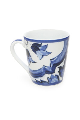 tasse-en-porcelaine-majolique-bleue-avec-poignee