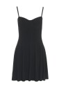 robe-mini-noire-avec-encolure-coeur