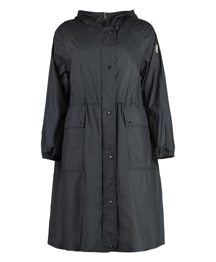 impermeable-a-capuche-en-tissu-techno