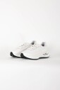 sneakers-en-cuir-avec-semelle-en-caoutchouc