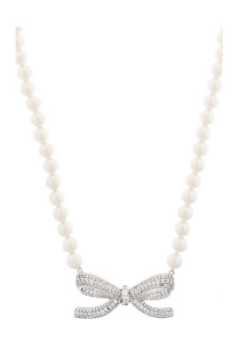 necklace-with-shimmering-crystals