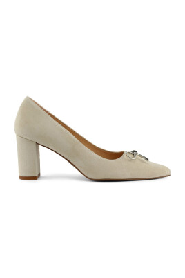 beige-classic-womens-pumps