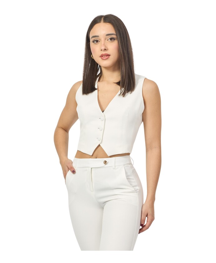 veste-blanche-ajustee-avec-large-encolure