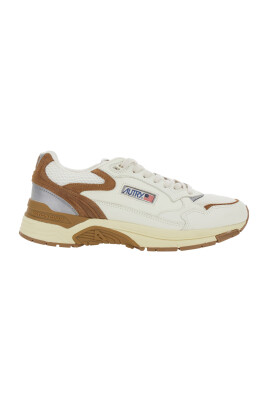 beige-sneakers-hyperway