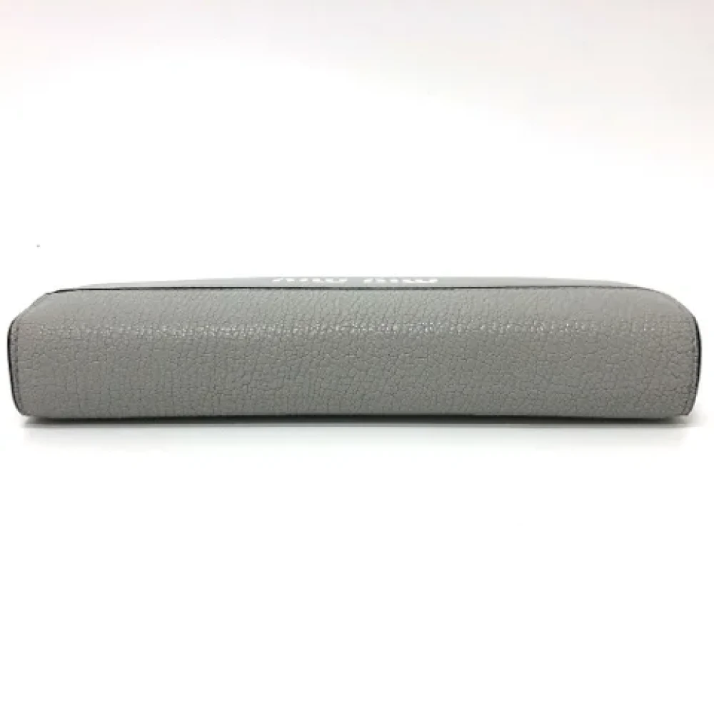 Miu Pre-owned Leather wallets Gray Dames