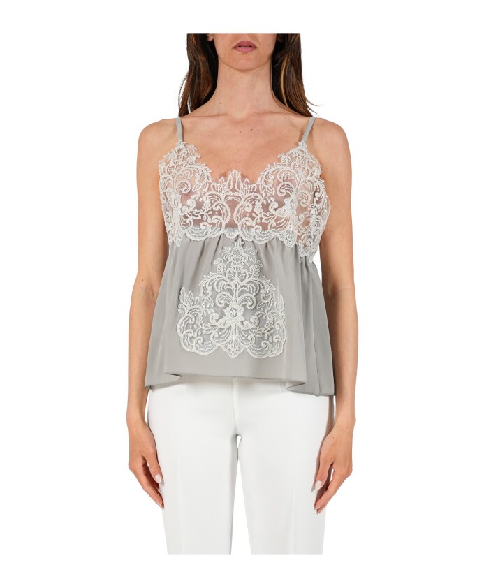 haut-en-soie-avec-dentelle-brodee-style-raffine