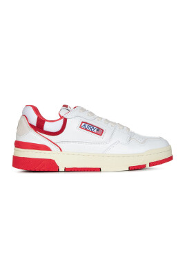 sneakers-blanches-inserts-rouges-semelle-bicolore