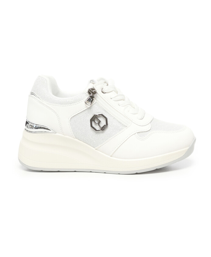 chaussures-plates-blanches-avec-semelle-chunky
