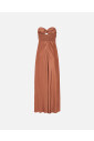 robe-marron-avec-details-sur-la-poitrine