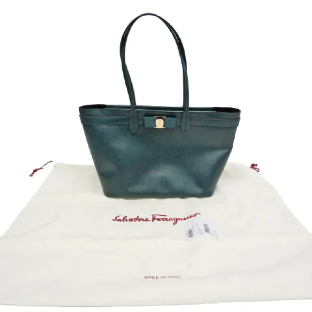 Salvatore Ferragamo Pre-owned Leather handbags Green Dames