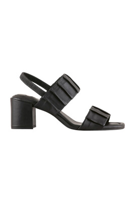 high-heel-sandals