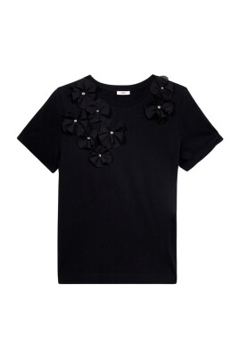 t-shirt-med-blomapplikationer