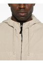 beige-hoodie-met-badge