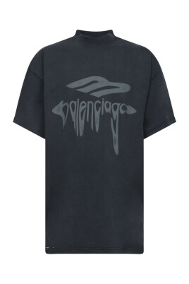 black-t-shirt-with-liquid-logo