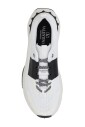baskets-en-cuir-cloutees-a-semelle-texturee