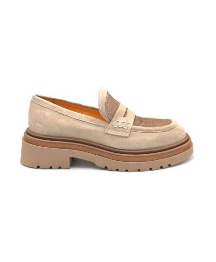 mocassin-en-daim-beige-avec-semelle-en-caoutchouc