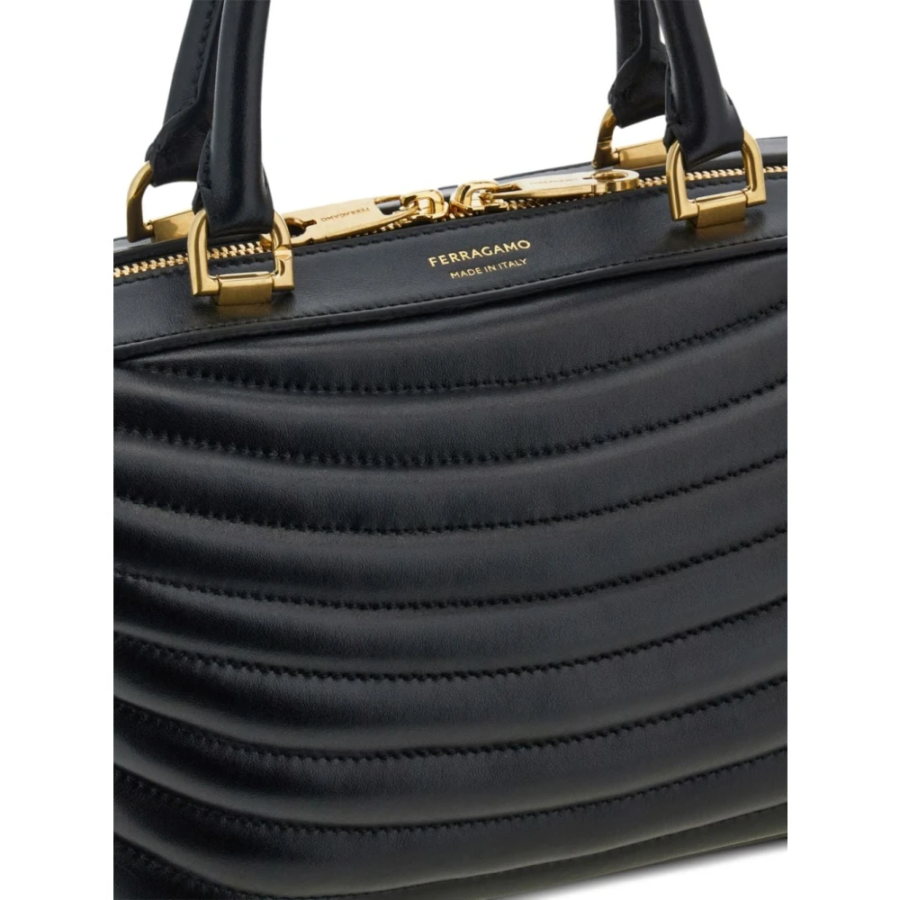 Salvatore Ferragamo Gewatteerde Leren Schoudertas met Logo Black Dames