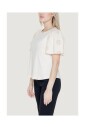 haut-a-volants-et-details-brodes