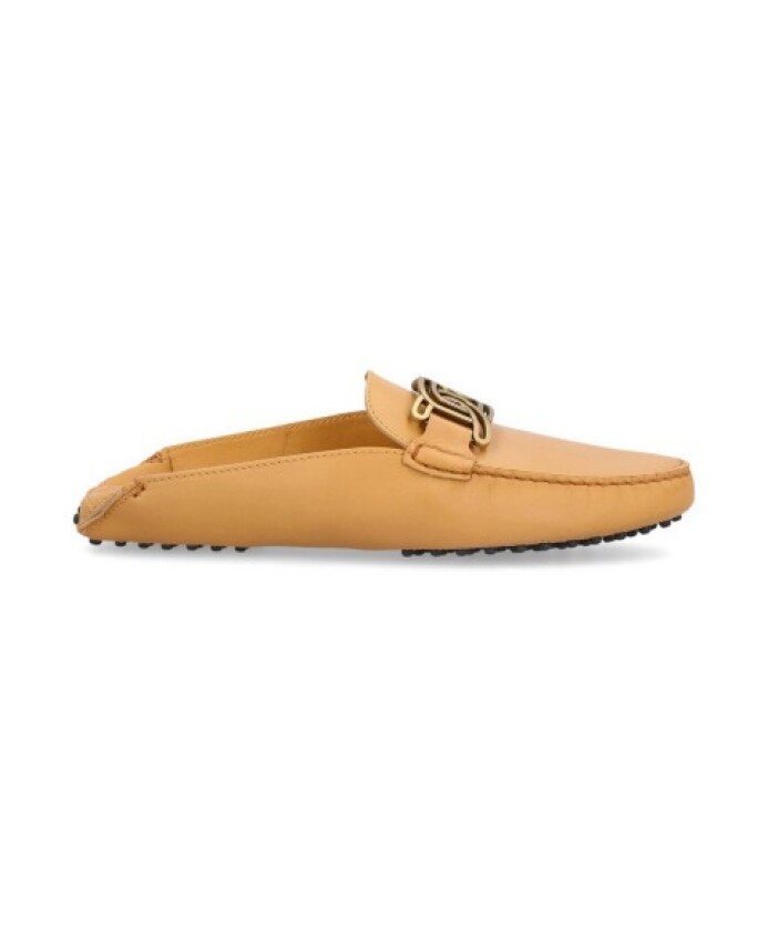 chaussures-plates-beiges-avec-plateau-relief-et-chaine-metallique