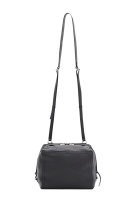 black-shoulder-bag-stylish-accessory
