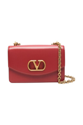 red-shoulder-bag-with-chain-strap