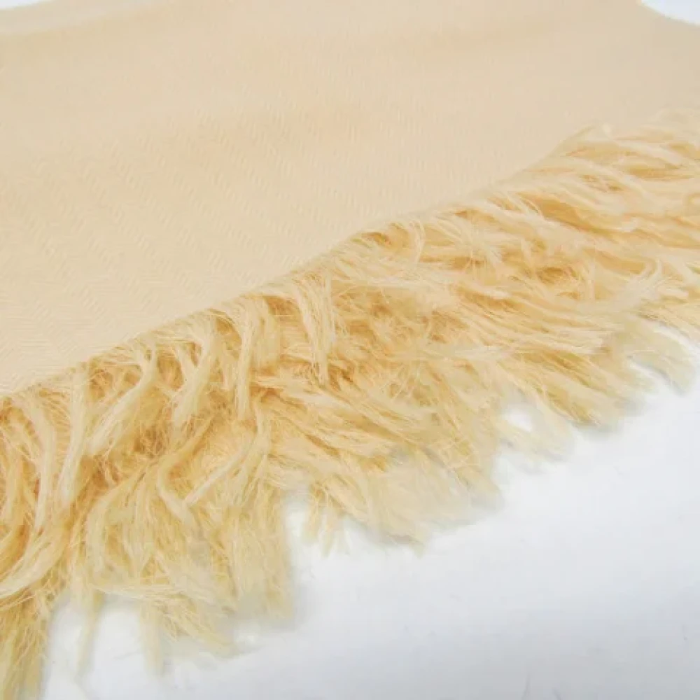 Hermès Vintage Pre-owned Silk scarves Beige Dames