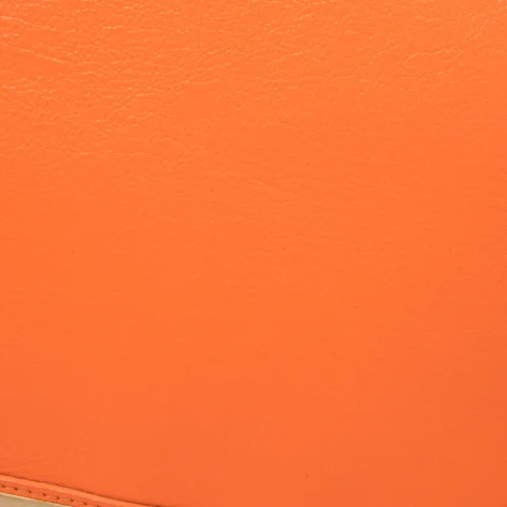 Versace Pre-owned Leather shoulder-bags Orange Dames