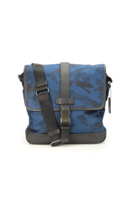 pre-owned-canvas-shoulder-bags
