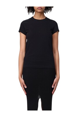 black-short-sleeve-t-shirt