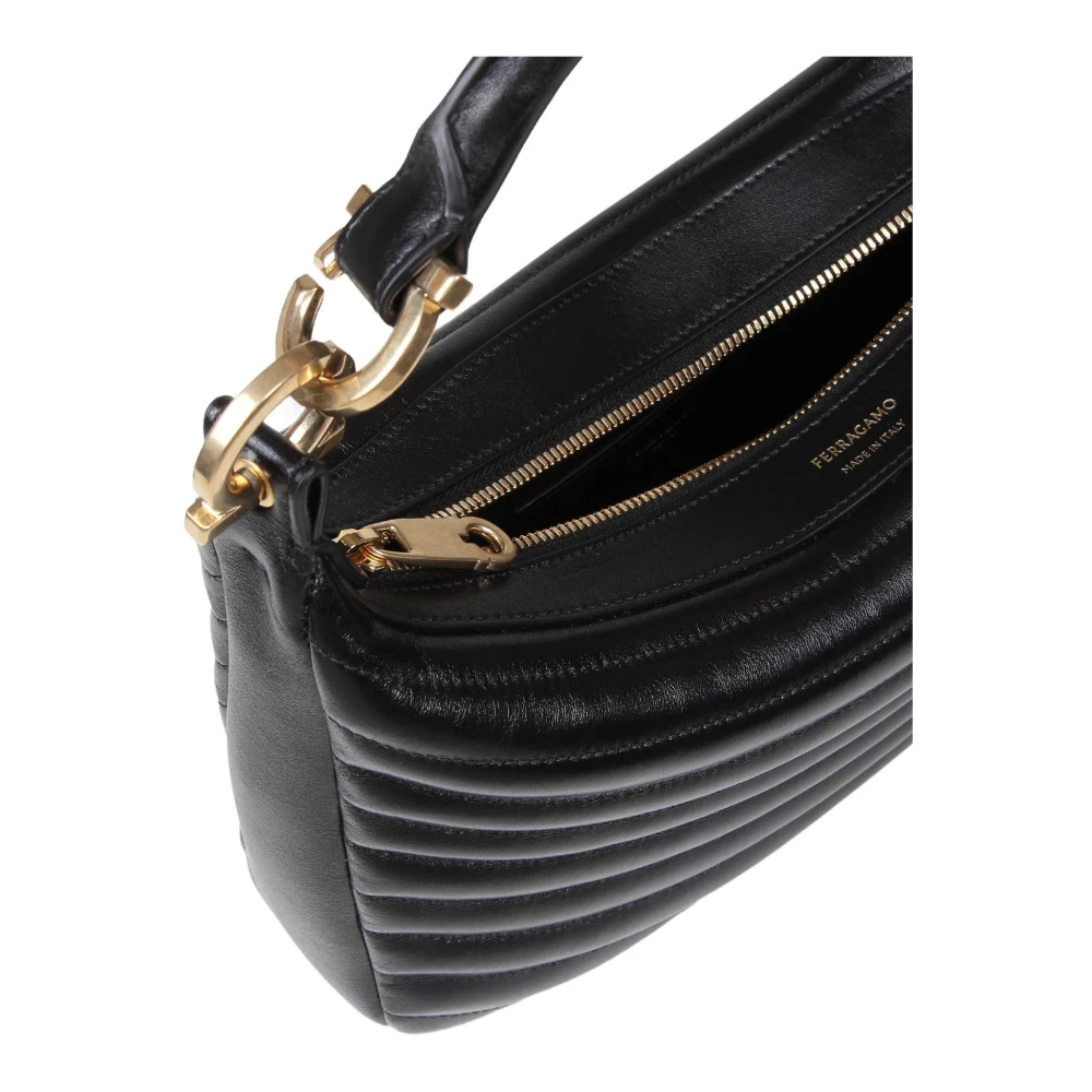 Salvatore Ferragamo Zwarte Schoudertas Elegante Matelassé Stijl Black Dames