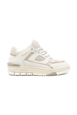 beige-snorskor-med-perforerad-tabox