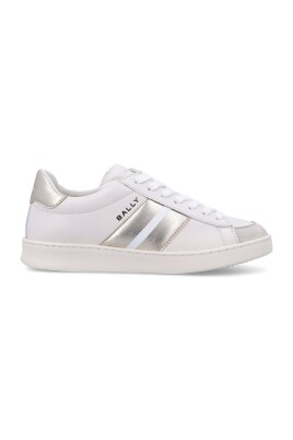 white-leather-sneakers-with-logo-detailing