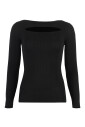 top-en-maille-cotelee-avec-detail-decoupe-sur-le-devant