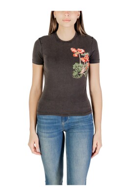 square-neckline-print-t-shirt