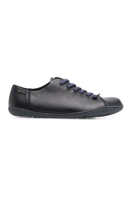 laced-shoes
