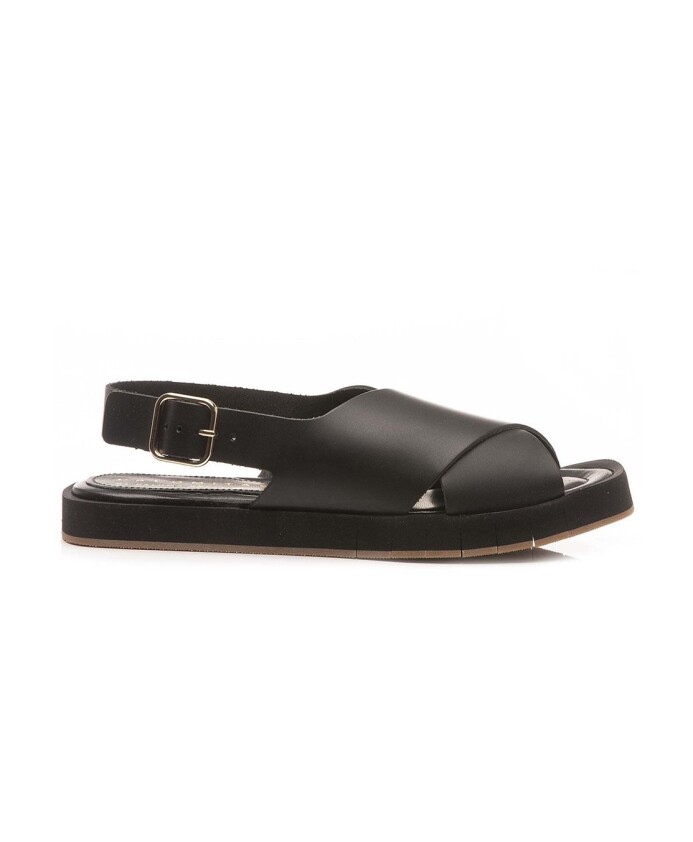 sandale-en-cuir-noir-avec-semelle-en-caoutchouc