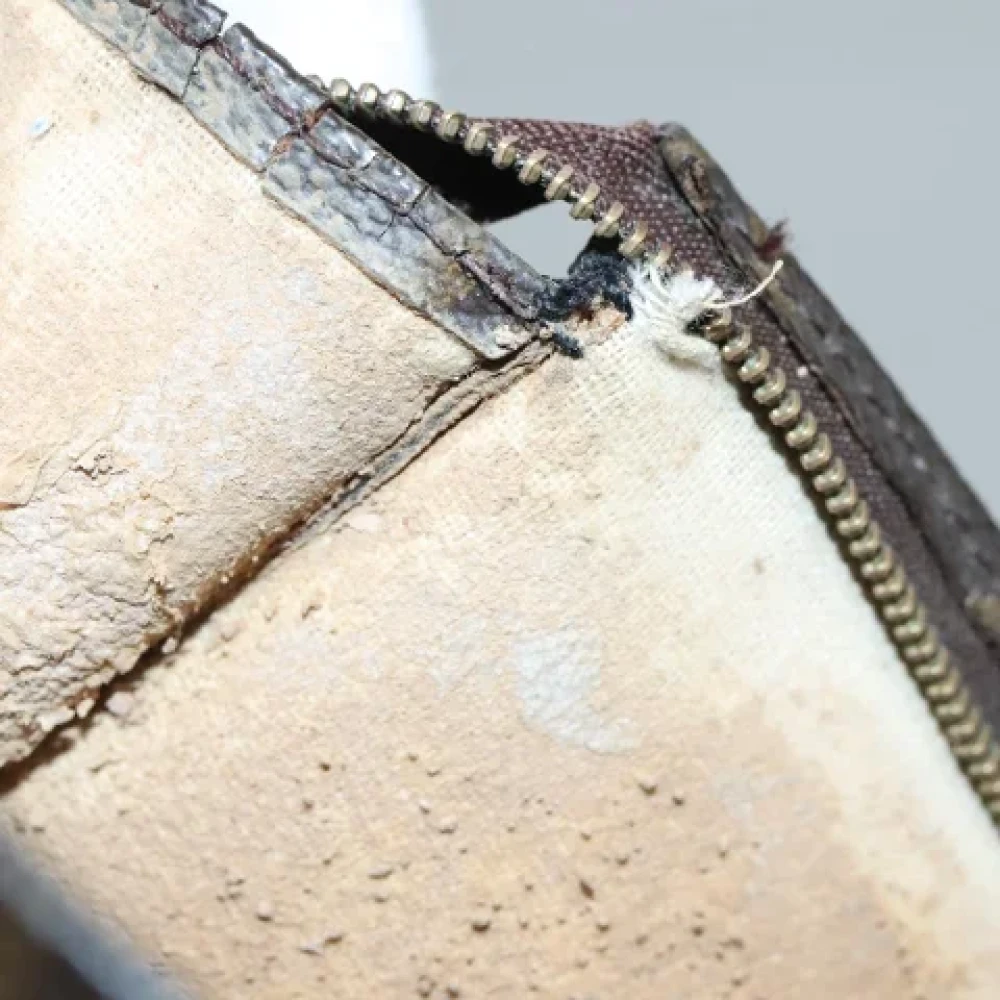 Louis Vuitton Vintage Pre-owned Canvas pouches Brown Dames